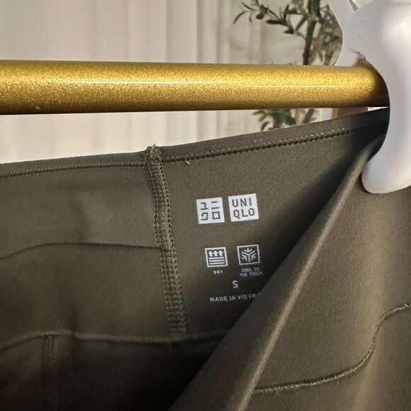 Uniqlo AIRism Bike Shorts - Picture 2 of 3